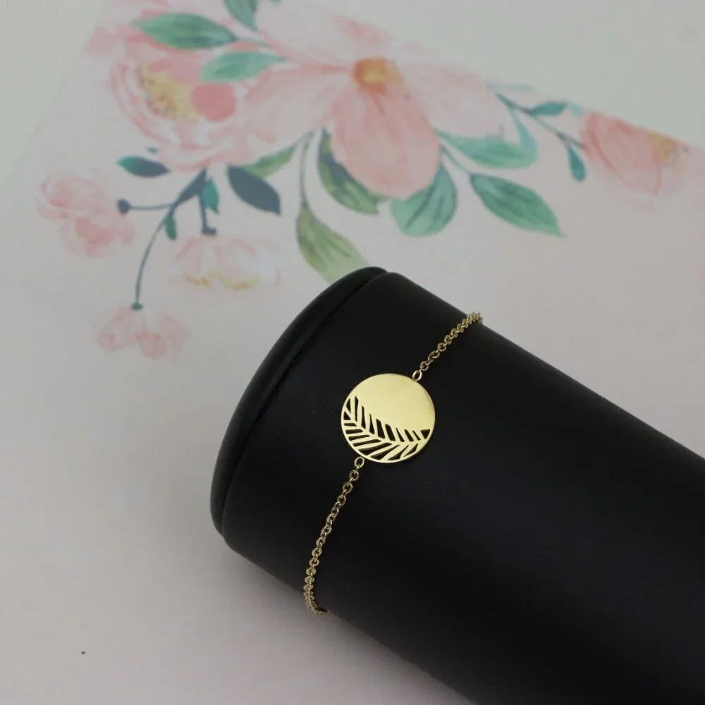 Yellow Gold Bracelet with Leaf Cutout Charm, Adjustable Size, XPBL0623